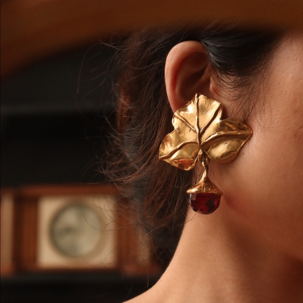 I’m a vintage lover seeking for beautiful jewelry - Picture 2 of 5